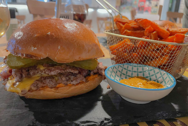 Burger et frites de patates douces au Smaggy à Lausanne