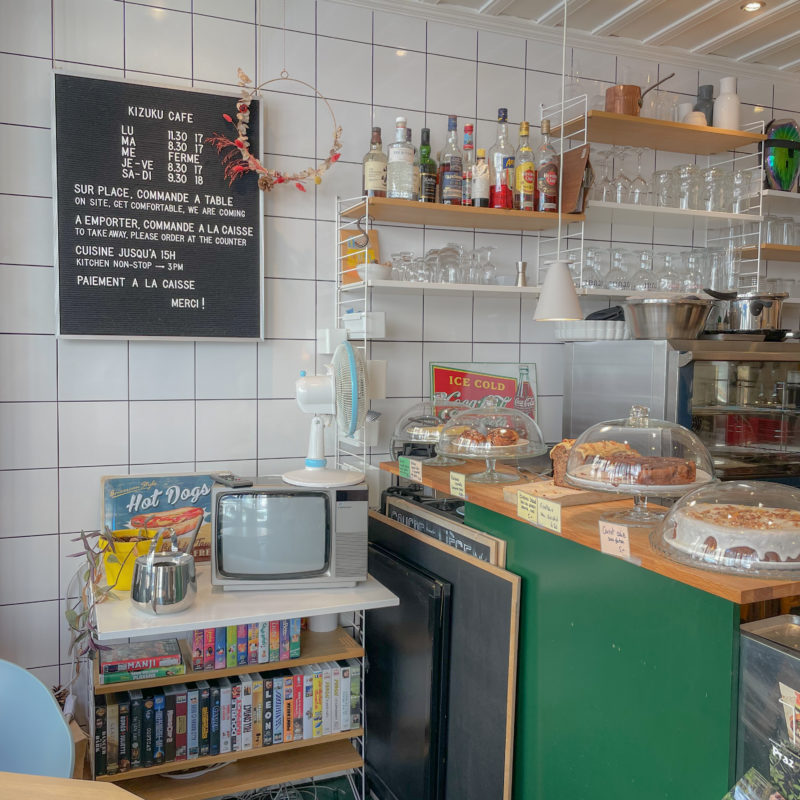 Intérieur d'un café à Vevey avec déco